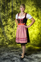 Vorschaubild, Im Dirndl
