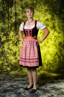 Vorschaubild, Im Dirndl
